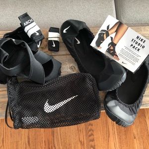 NWOT NIKE STUDIO PACK - 3 piece w/ mesh bag. Never used.